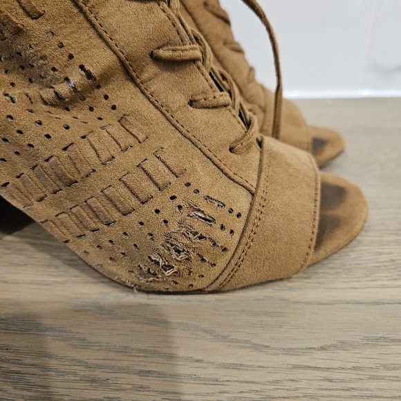 Womens Sz 7.5 Heels - Picture 2 of 6